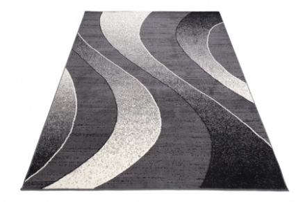 Moderní kusový koberec udává styl interiéru